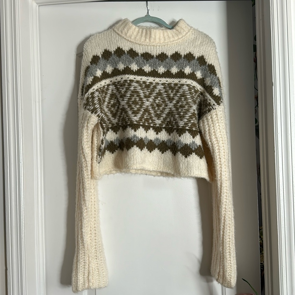 Free people sweater S tag is not on sweater